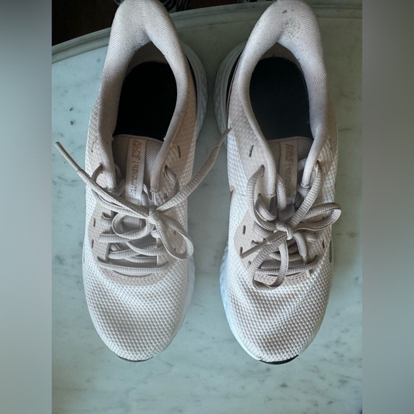 Women’s Nike sneakers - Picture 7 of 10